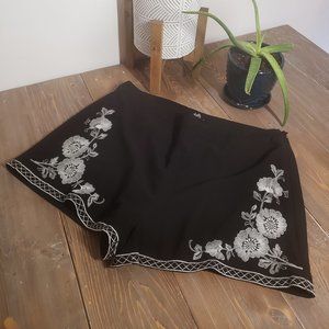 Dotti Australia Shorts with Flower Embroidery